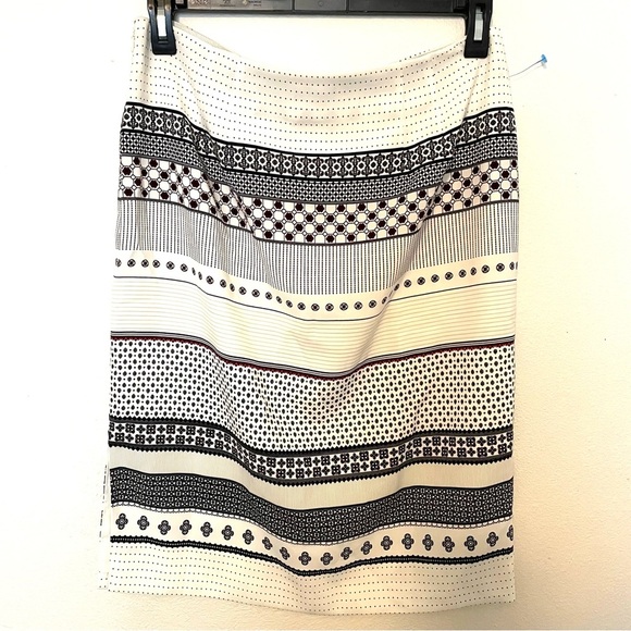 NEW Ann Taylor Multi Striped Pattern Pencil Skirt Size 10 Lined Side Zip & Slit - Picture 2 of 7